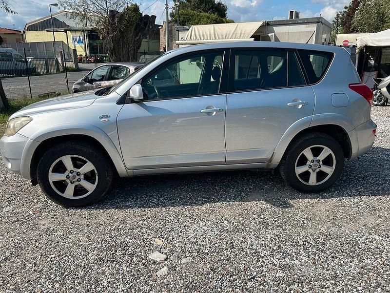 Usata Toyota RAV4 Luxury 177 CV (130 kW) 2006 Grigio SUV
