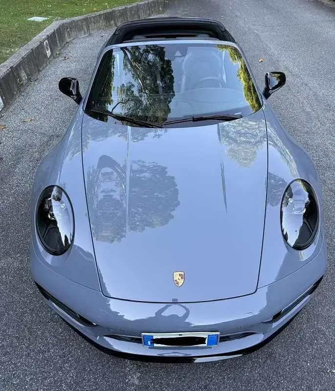 Usata Porsche 992 480 CV (353 kW) 2024 Grigio Cabrio