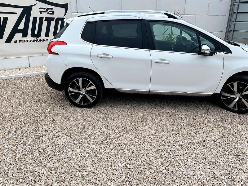 Usata Peugeot 2008 Allure 92 CV (67 kW) 2014 Bianco SUV