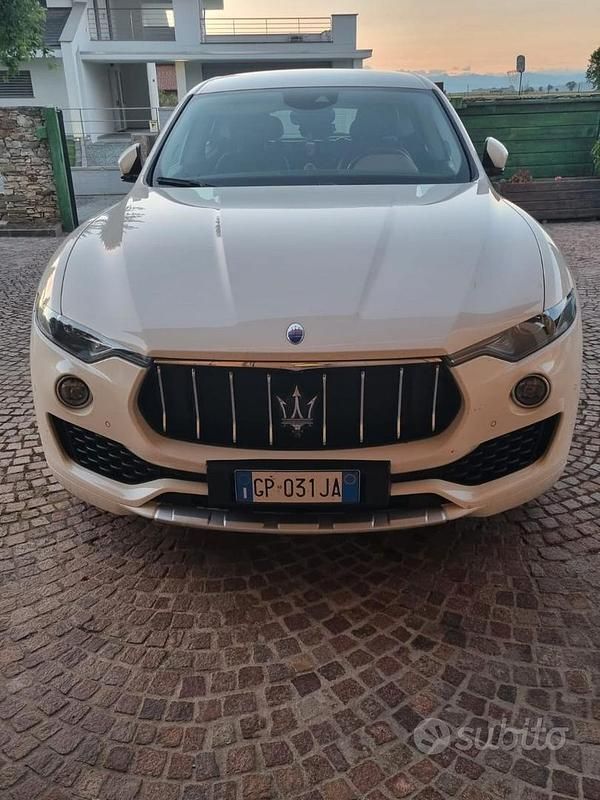 Usata Maserati Levante 275 CV (202 kW) 2022 Bianco SUV