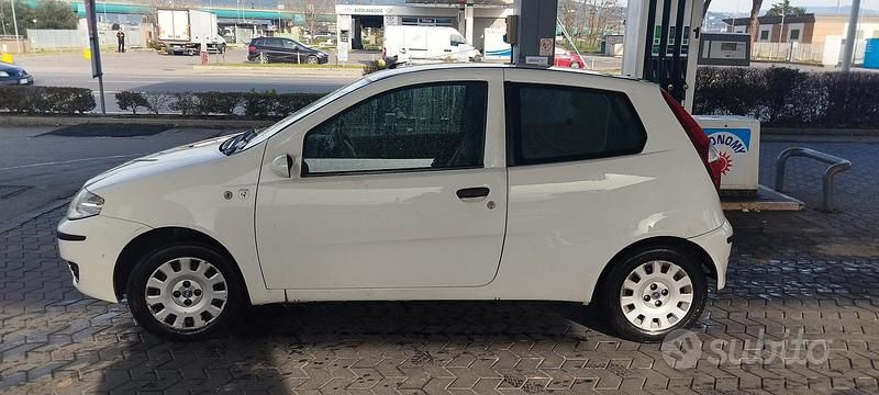 Usata Fiat Punto 69 CV (50 kW) 2007 Berlina