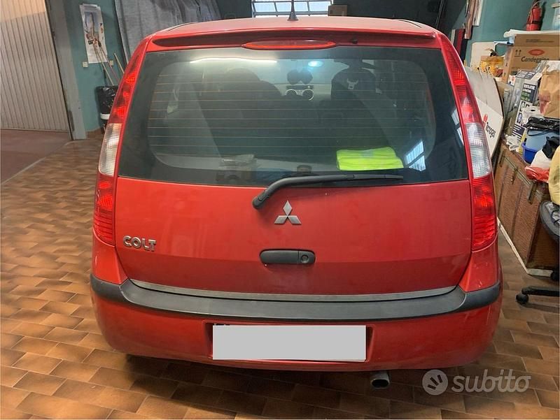 Usata Mitsubishi Colt 95 CV (69 kW) 2005 Rosso Utilitaria