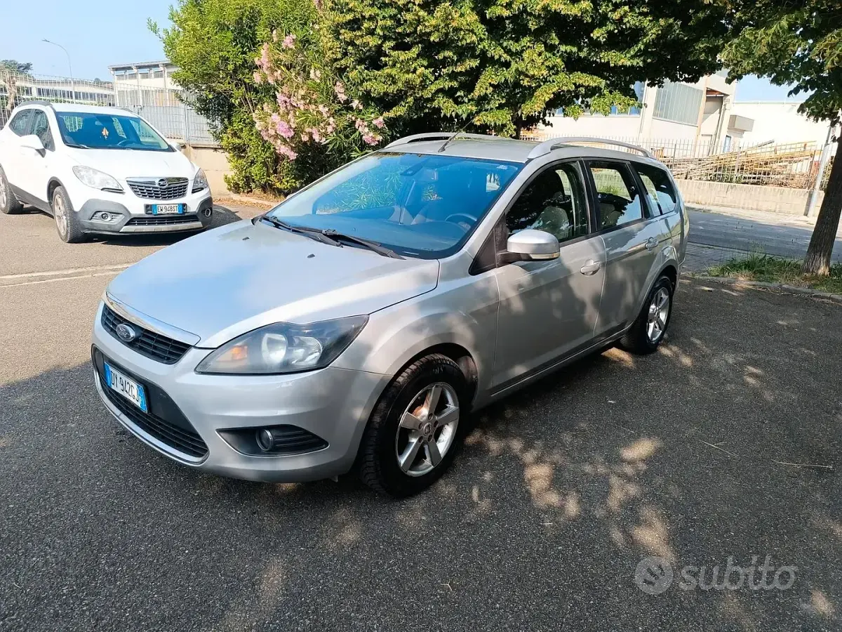 Usata Ford Focus 90 CV (66 kW) 2009 Grigio Station wagon