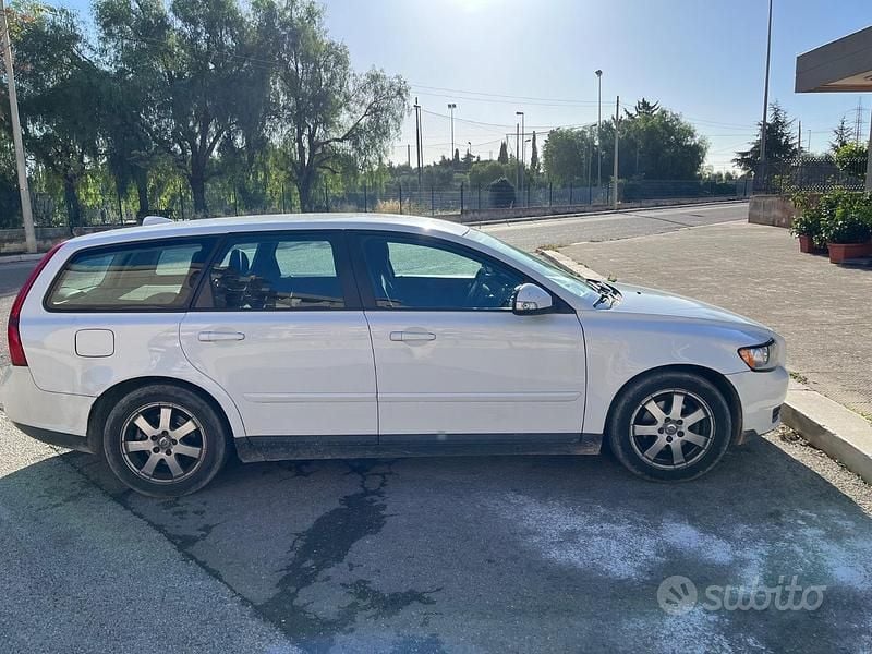 Usata Volvo V50 109 CV (80 kW) 2010 Bianco Station wagon