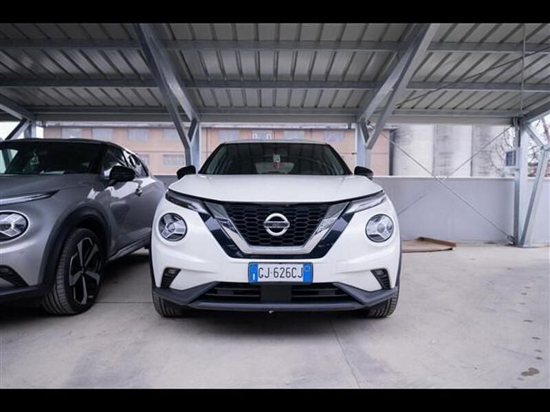 Grigio chiaro Usata 2022 Nissan Juke Acenta SUV | 18.900 € (Buon prezzo) - Immagine 1/3