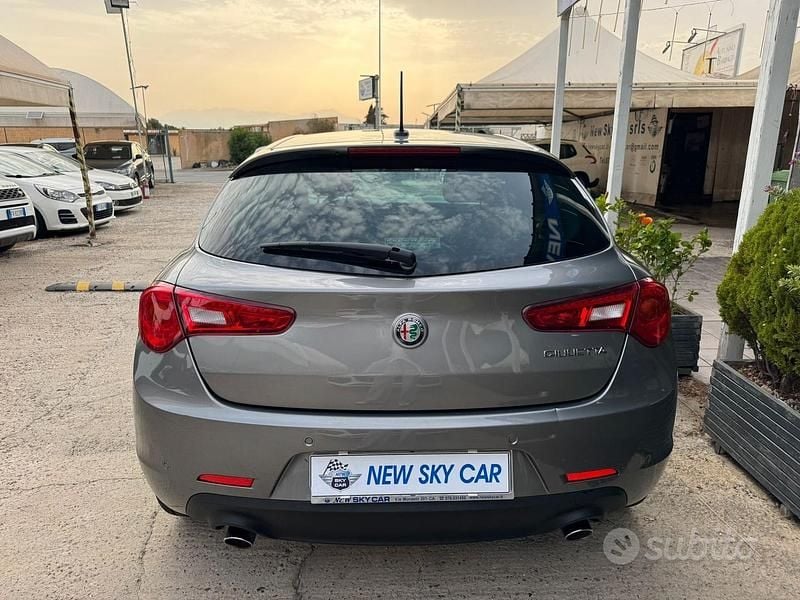Usata Alfa Romeo Giulietta Super 175 CV (128 kW) 2017 Grigio Utilitaria
