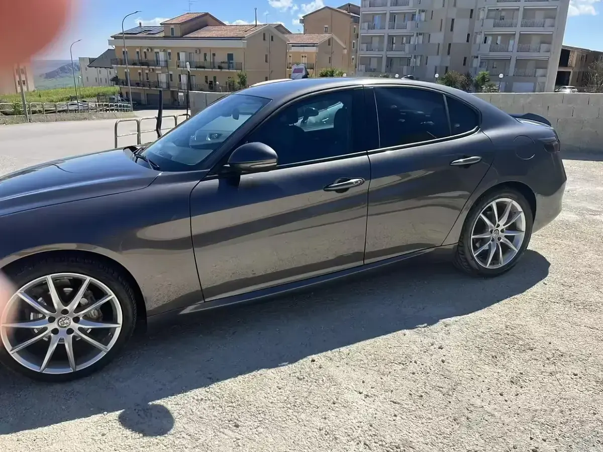 Usata Alfa Romeo Giulia 180 CV (132 kW) 2024 Berlina