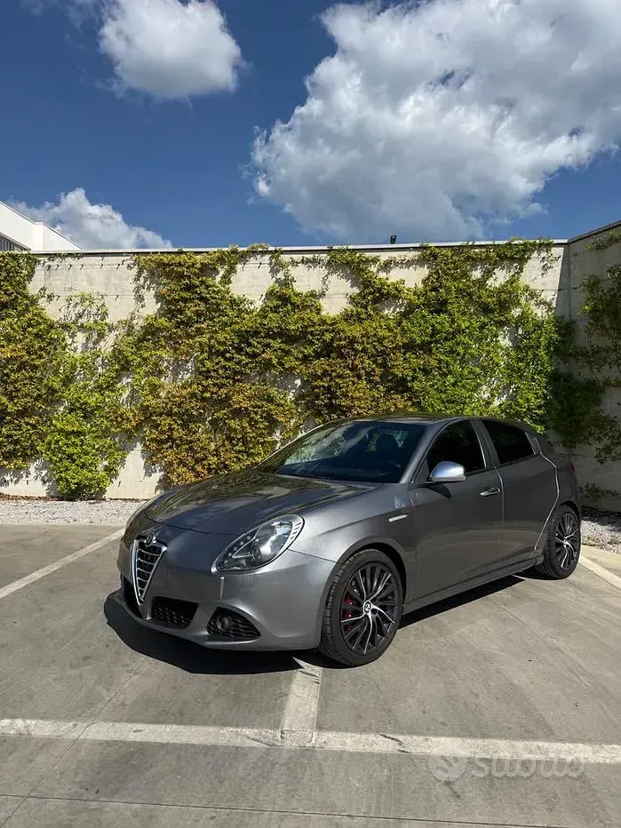 Usata Alfa Romeo Giulietta Quadrifoglio Verde 235 CV (172 kW) 2013 Grigio Utilitaria