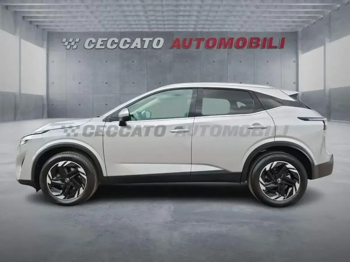 Usata Nissan Qashqai N-Connecta 140 CV (102 kW) 2024 Grigio SUV