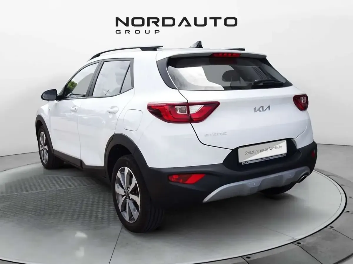 Usata Kia Stonic Urban 84 CV (61 kW) 2024 Bianco SUV