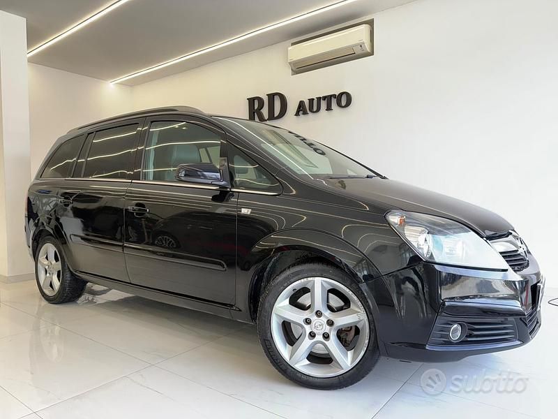 Usata Opel Zafira Cosmo 120 CV (88 kW) 2006 Nero Monovolume
