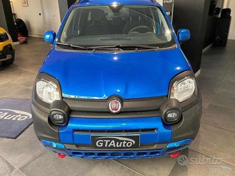 Usata Fiat Panda Cross Cross 69 CV (50 kW) 2024 Blu/azzurro Utilitaria