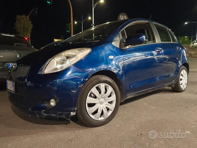 Blu Usata 2008 Toyota Yaris Tre volumi | 2500 € (Super prezzo) - Immagine 1/4