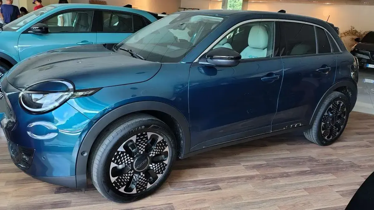 Nuova Fiat 600 La Prima 110 CV (80 kW) 2026 Verde SUV
