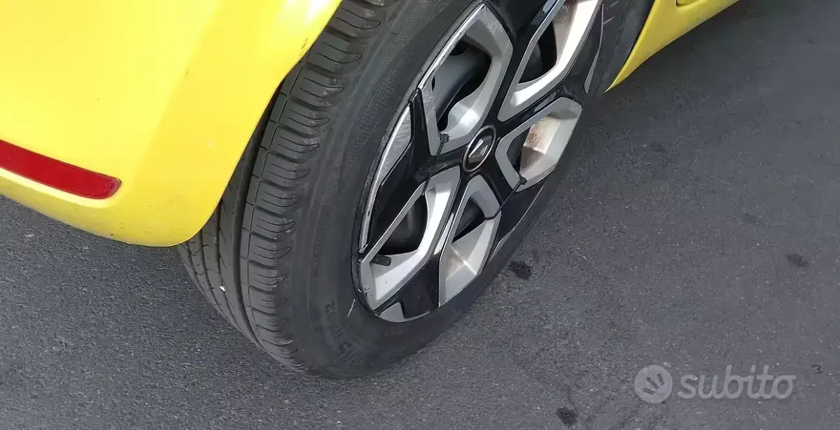 Usata Renault Twingo 69 CV (50 kW) 2015 Giallo Utilitaria