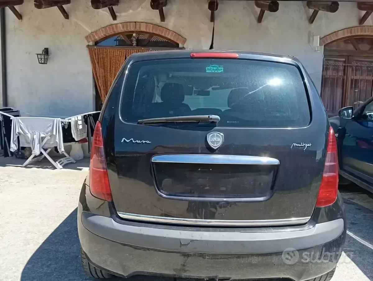 Usata Lancia Musa 90 CV (66 kW) 2007 Nero Monovolume