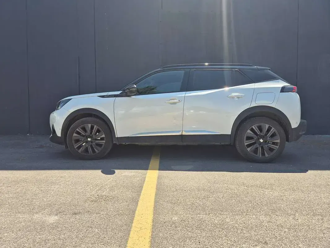 Usata Peugeot 2008 GT-line 131 CV (96 kW) 2020 Bianco SUV