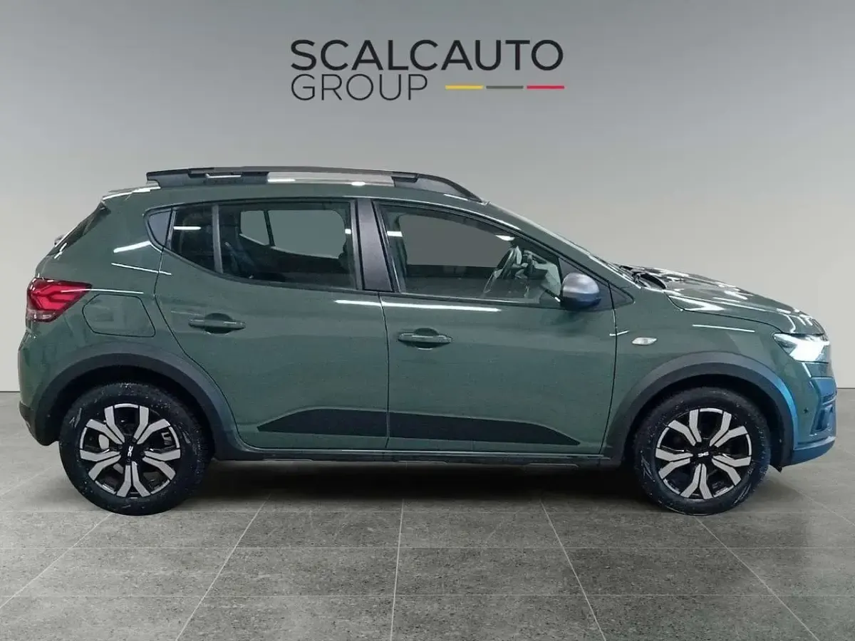 Usata Dacia Sandero Comfort 101 CV (74 kW) 2023 Verde Berlina