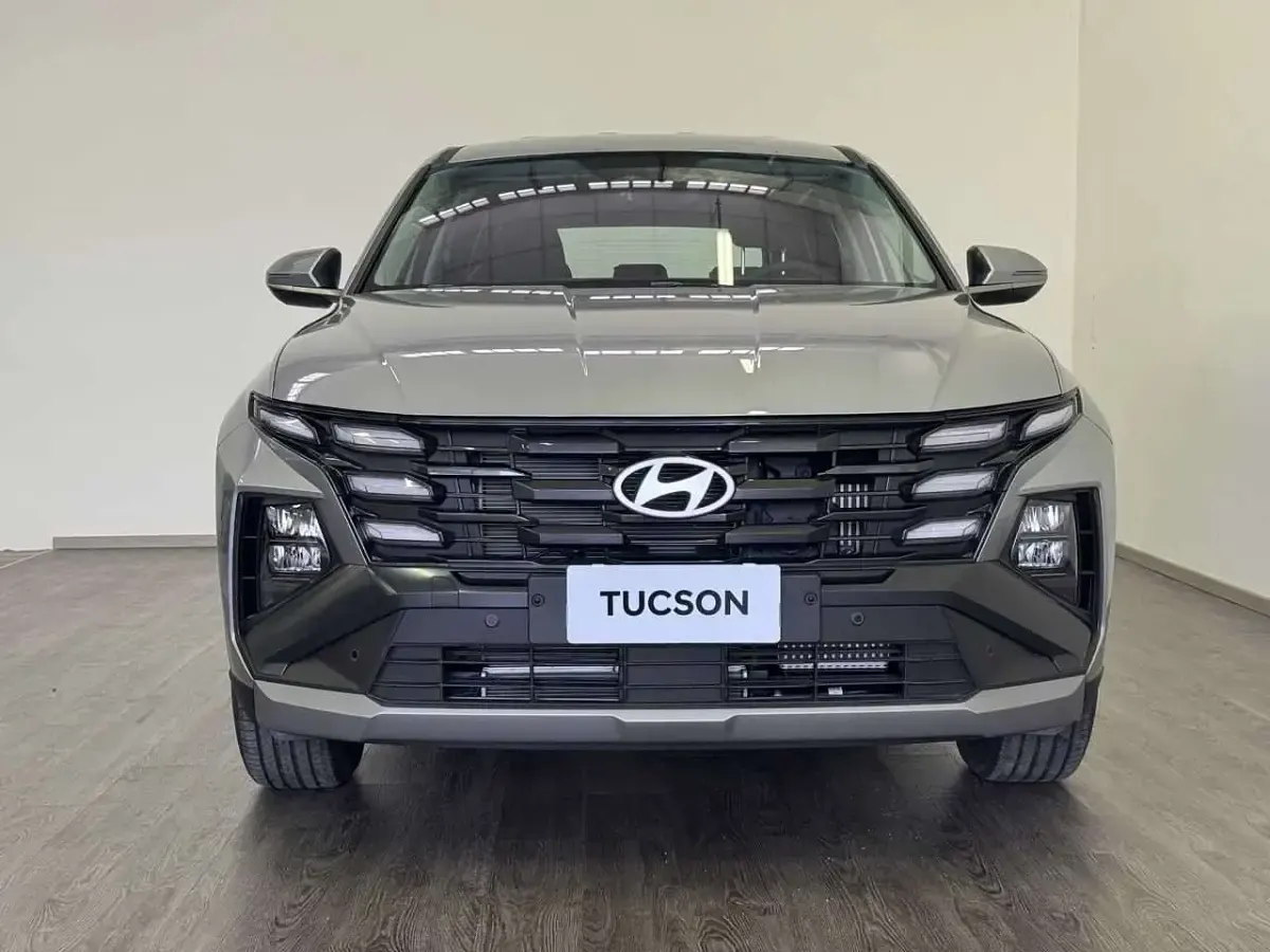 Nuova Hyundai Tucson 179 CV (131 kW) 2026 Shimmering silver SUV