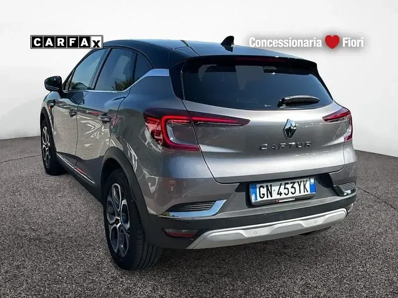 Usata Renault Captur Intens 101 CV (74 kW) 2023 Grigio SUV