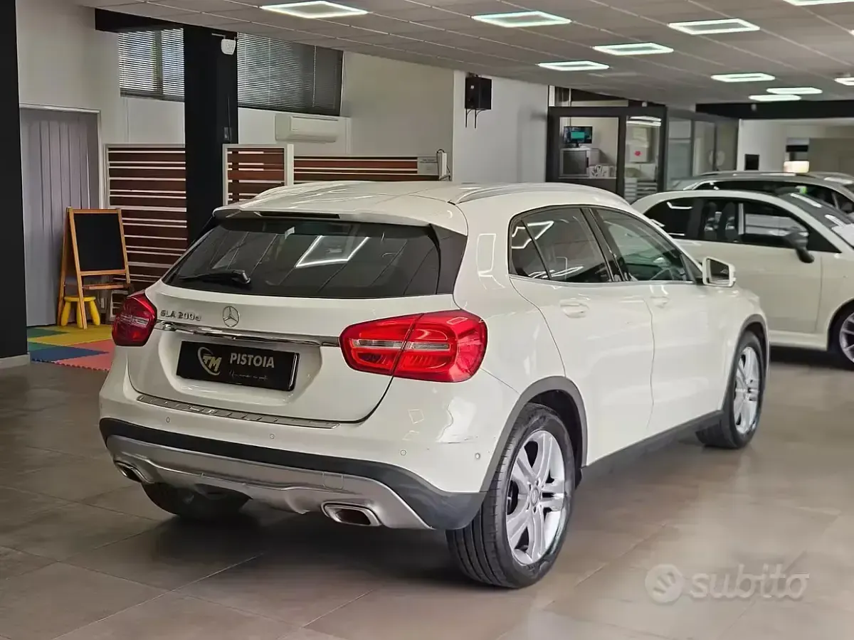 Usata Mercedes GLA200 136 CV (100 kW) 2017 Bianco SUV