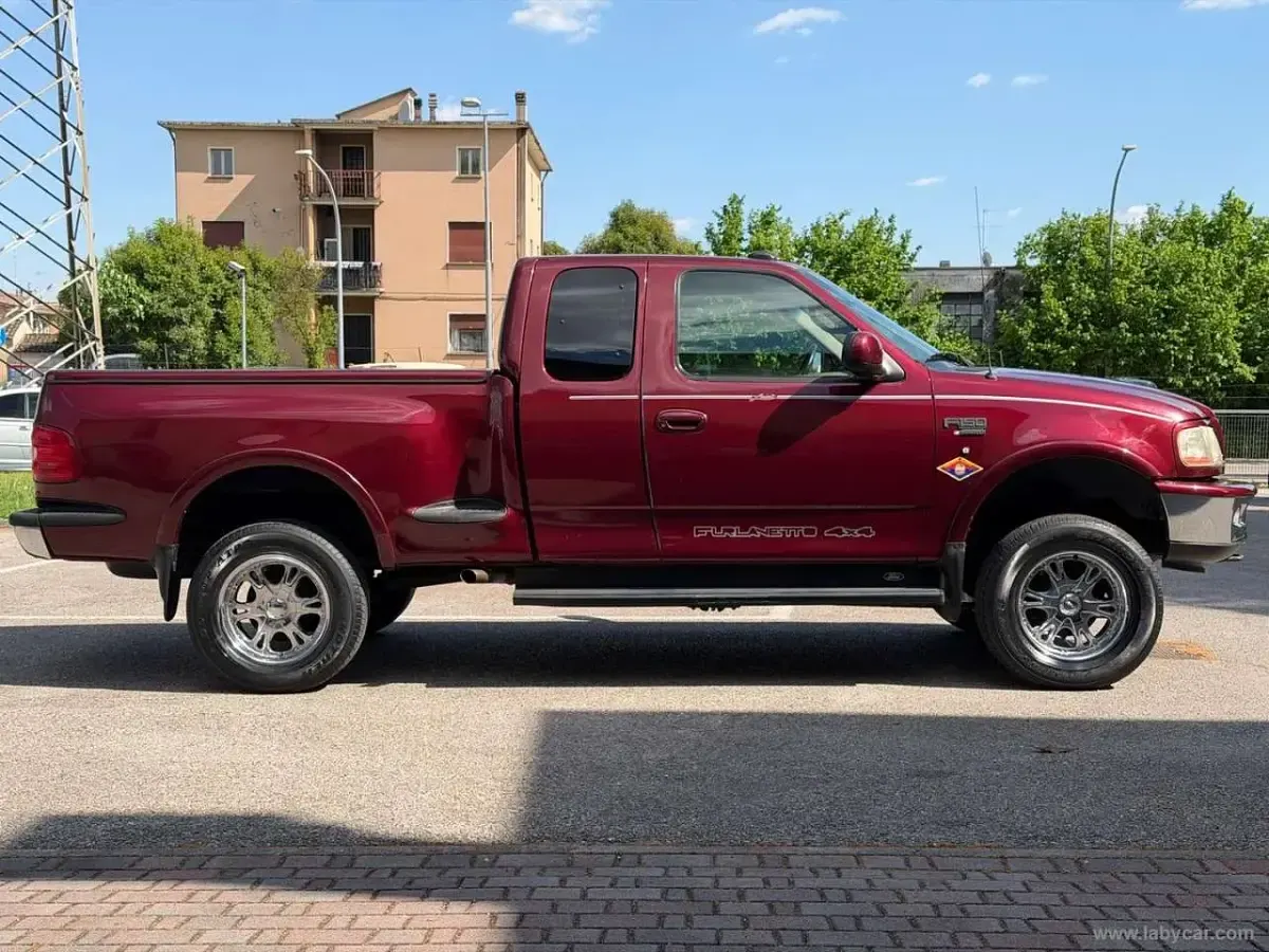 Usata Ford V8 Lariat 230 CV (169 kW) 1999 Rosso SUV