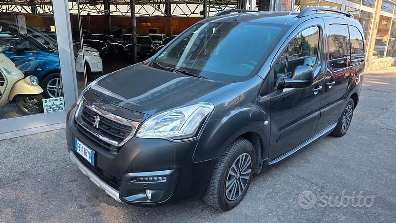 Usata Peugeot Partner Tepee Outdoor 120 CV (88 kW) 2016 Grigio Monovolume