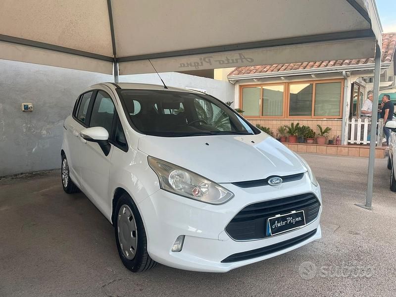Usado Ford B-MAX 90 CV (66 kW) 2015 Blanco Monovolumen