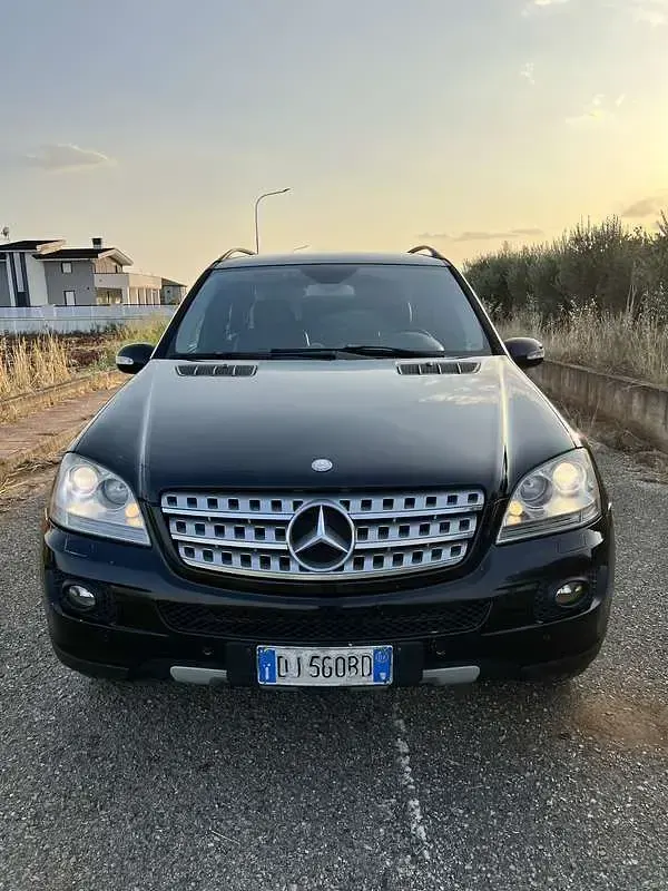 Usata Mercedes ML320 224 CV (164 kW) 2007 Nero SUV