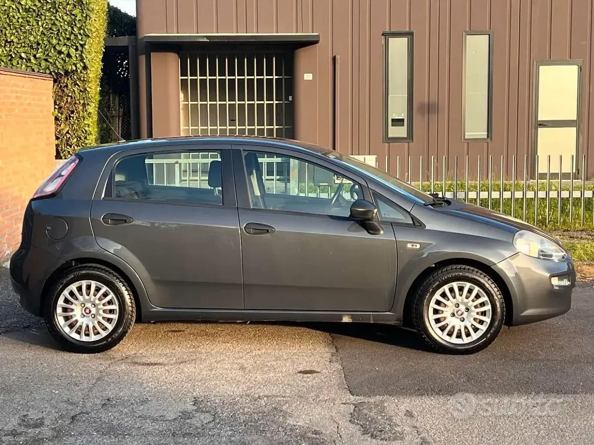 Usata Fiat Punto 75 CV (55 kW) 2015 Grigio Utilitaria
