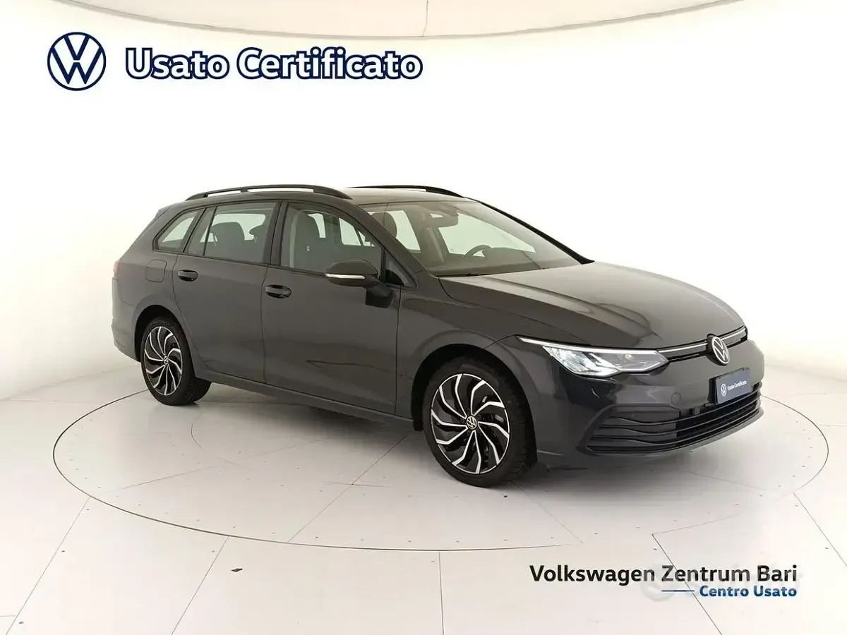 Usado VW Golf VIII Life 150 CV (110 kW) 2021 Gris Familiar