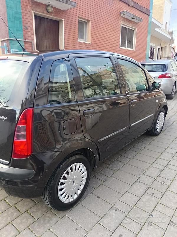 Usata Lancia Musa 90 CV (66 kW) 2005 Marrone Monovolume