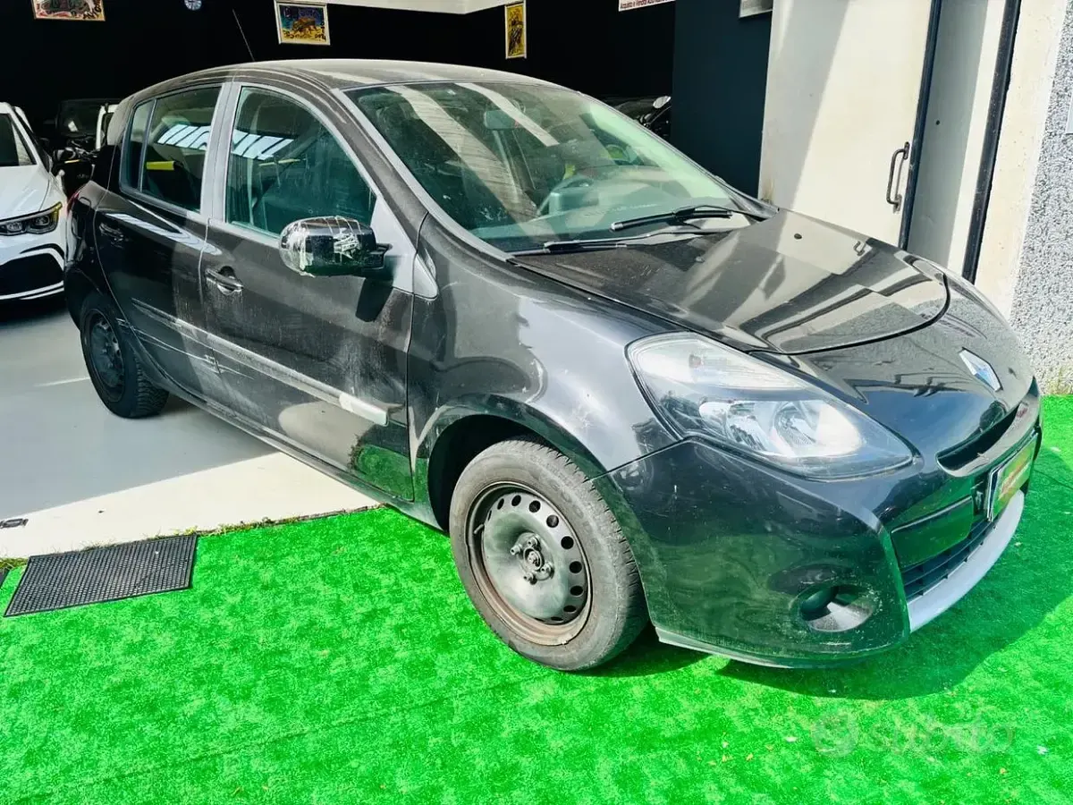 Usata Renault Clio II 75 CV (55 kW) 2011 Nero Berlina