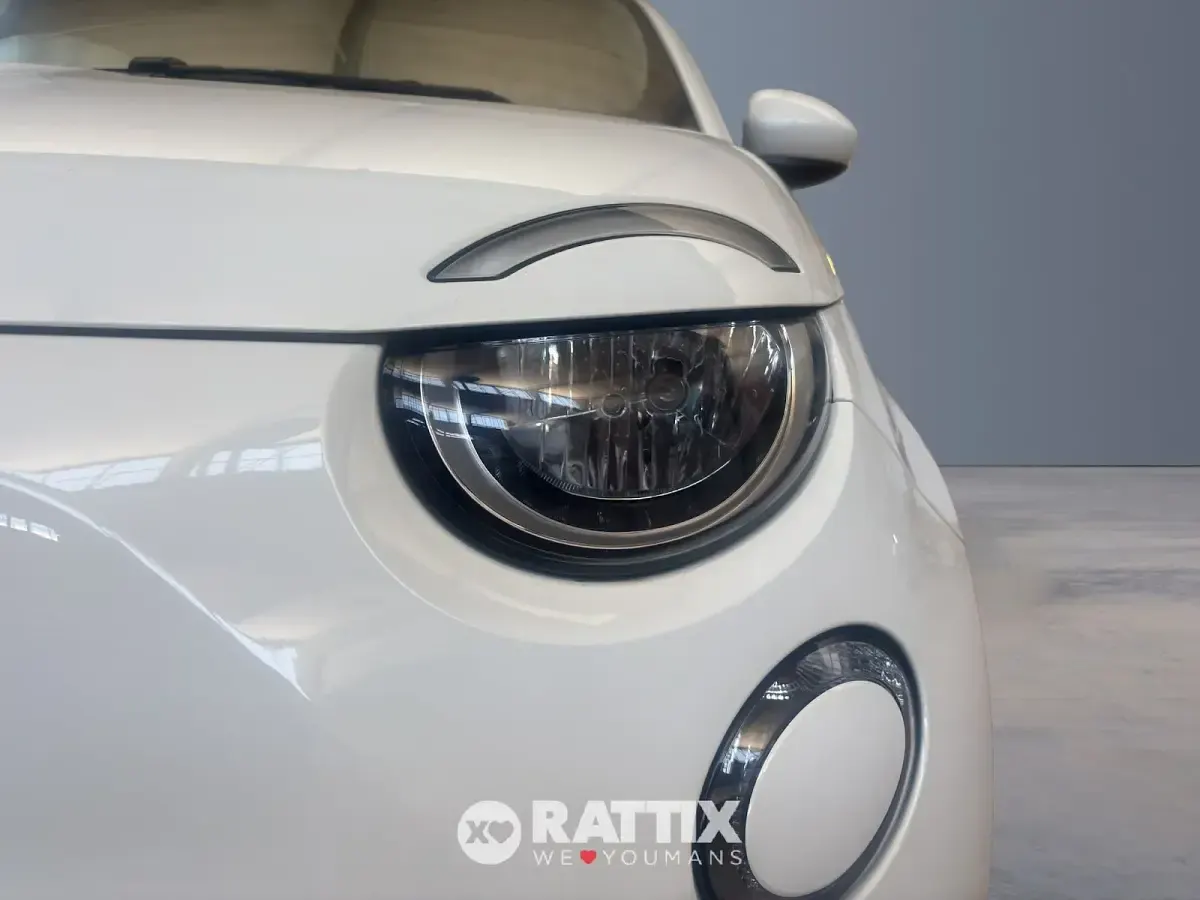 Usata Fiat 500e Icon 69 kW (95 CV) 2025 Ice white Berlina