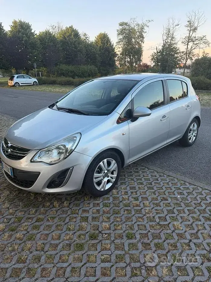 Usata Opel Corsa 75 CV (55 kW) 2012 Grigio Utilitaria