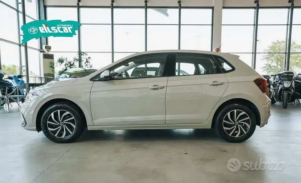Usata VW Polo Life 95 CV (69 kW) 2023 Beige Utilitaria