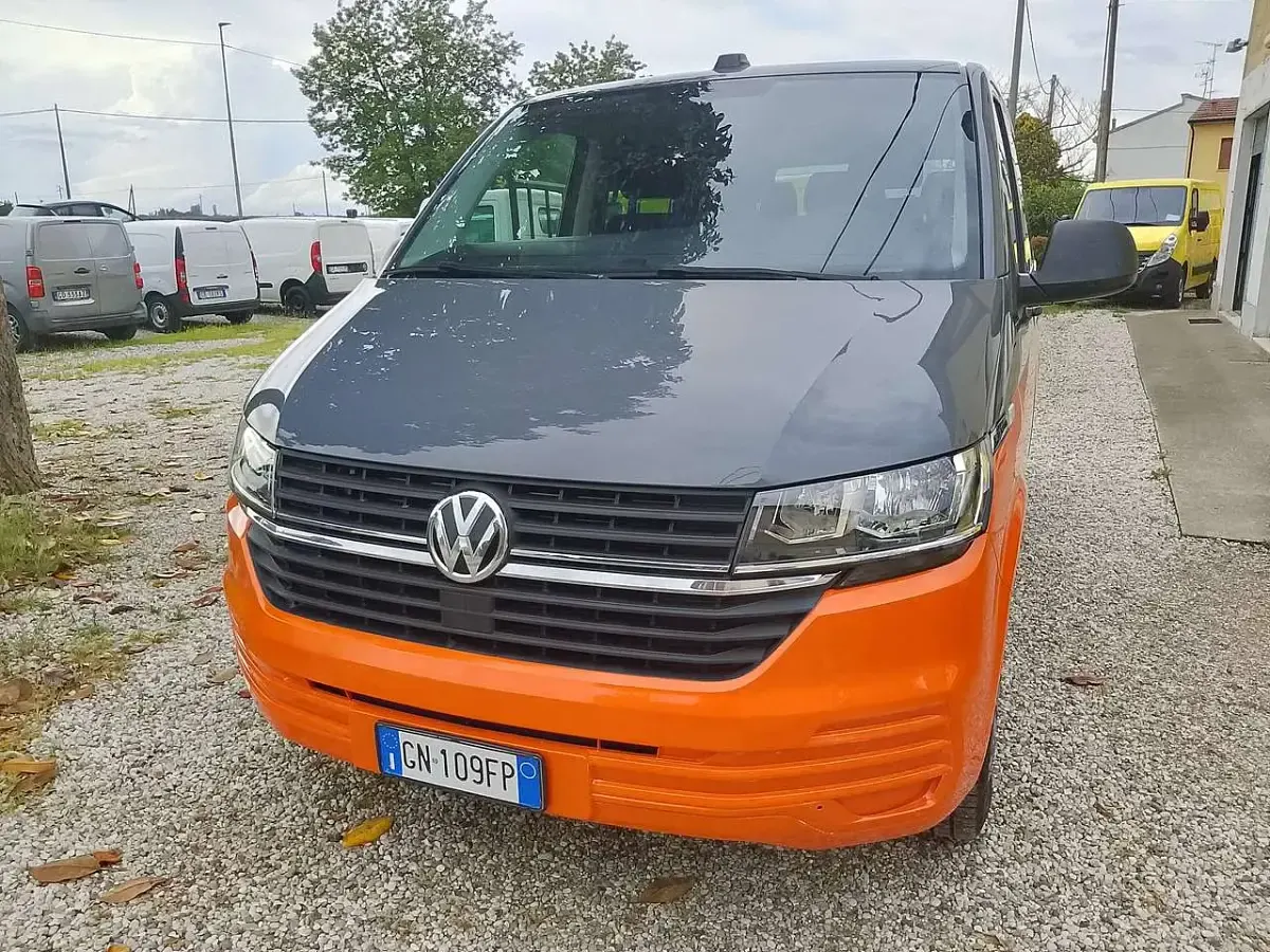 Usata VW Caravelle Trendline 110 CV (80 kW) 2023 Grigio Furgone