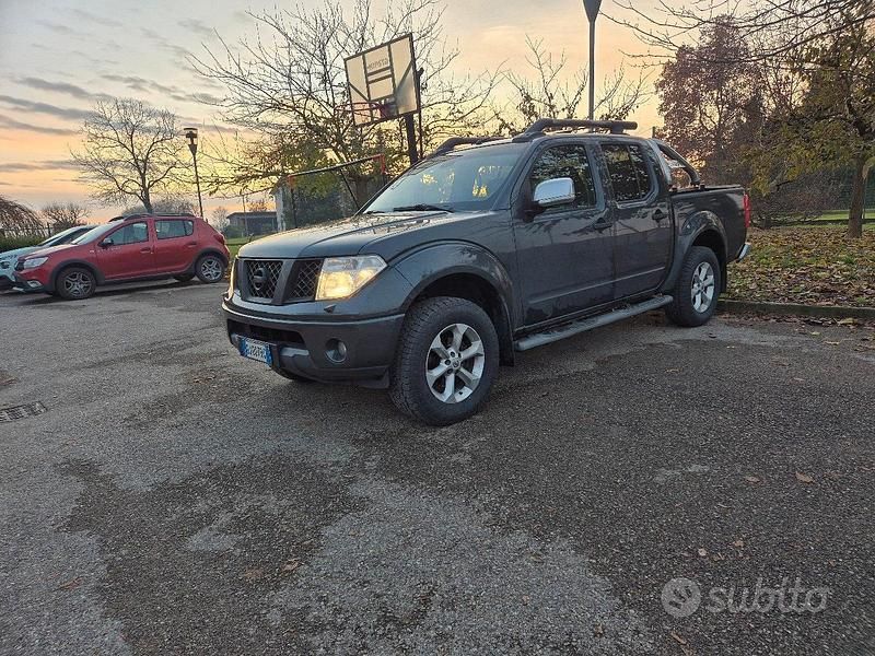 Grigio Usata 2007 Nissan Navara Pick-up | 10.500 € (Cara) - Immagine 1/4