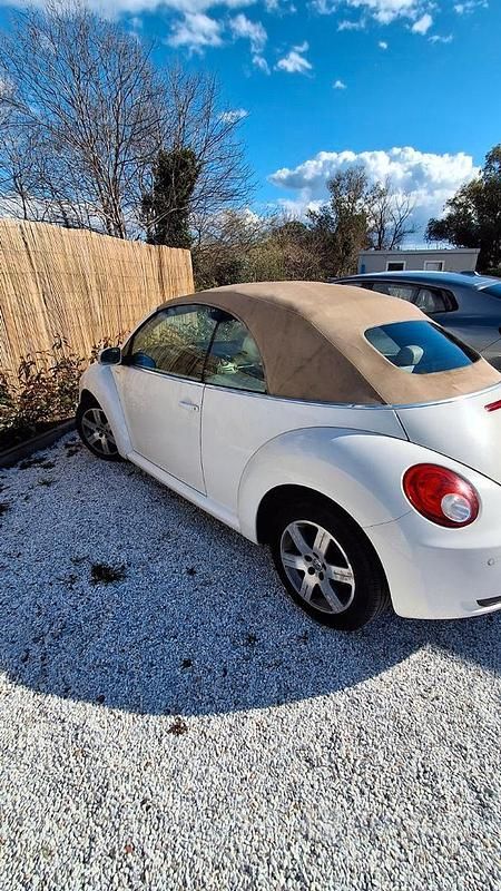 Usata VW New Beetle Cabriolet 105 CV (77 kW) 2010 Bianco Cabrio