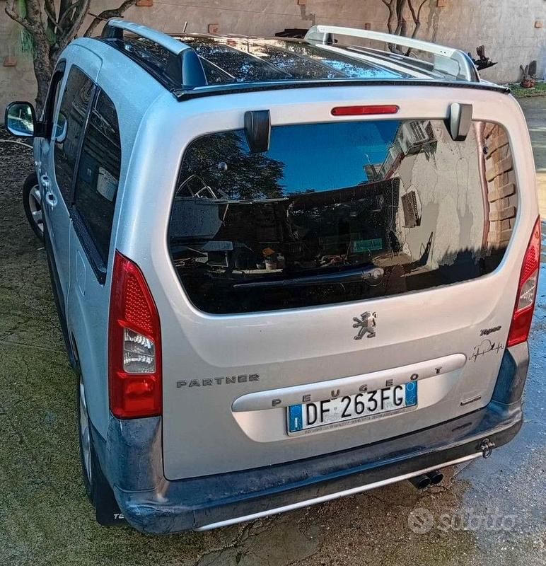 Begagnad Peugeot Partner Tepee 110 HK (80 kW) 2008 Grå Minibuss