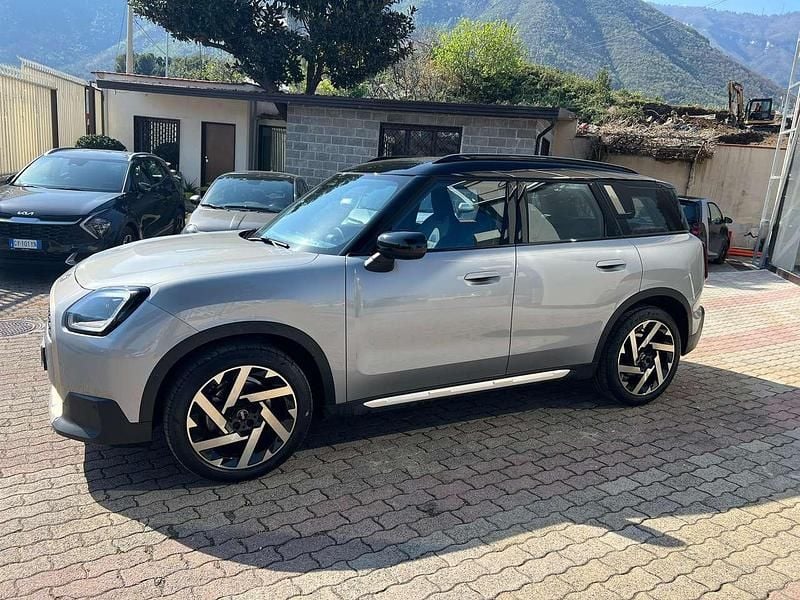 Usata Mini Cooper Countryman Favoured 163 CV (119 kW) 2024 Argento SUV