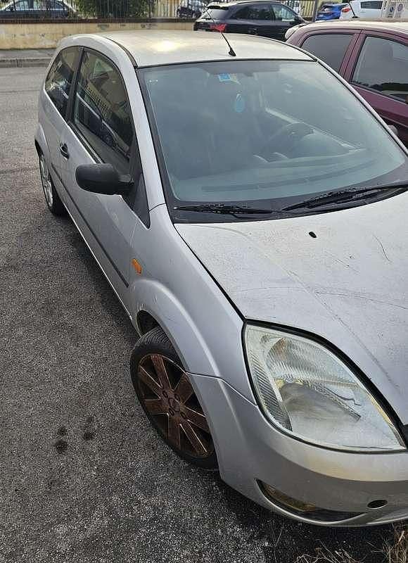 Begagnad Ford Fiesta Zetec 75 HK (55 kW) 2004 Halvkombi
