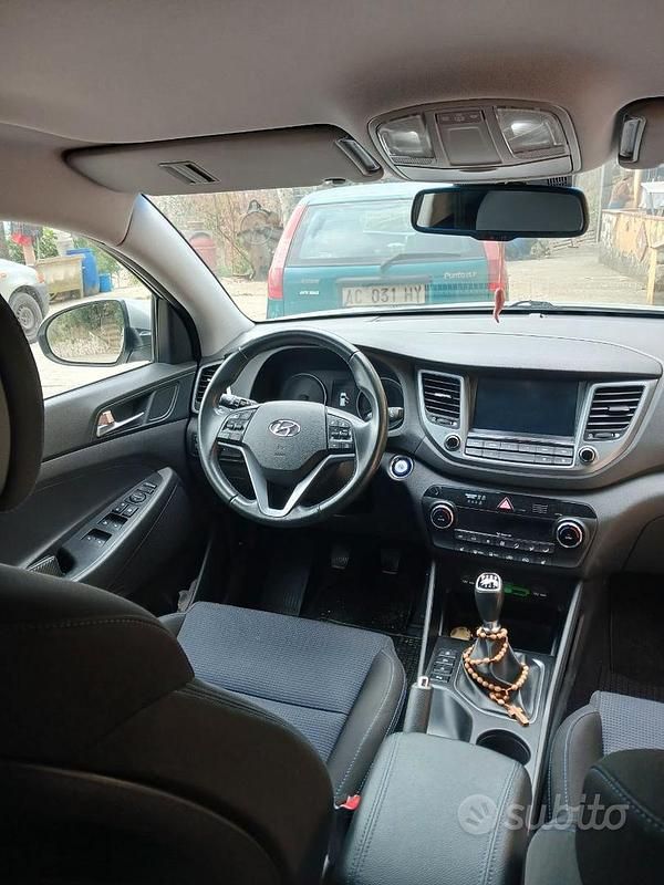 Käytetty Hyundai Tucson 141 HP (103 kW) 2017 Harmaa Katumaasturi