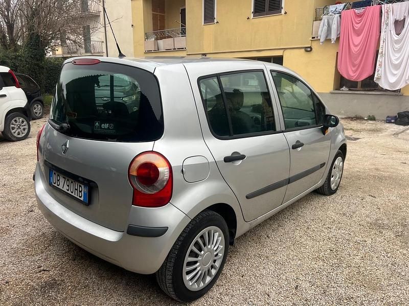 Usata Renault Modus 75 CV (55 kW) 2007 Argento Monovolume