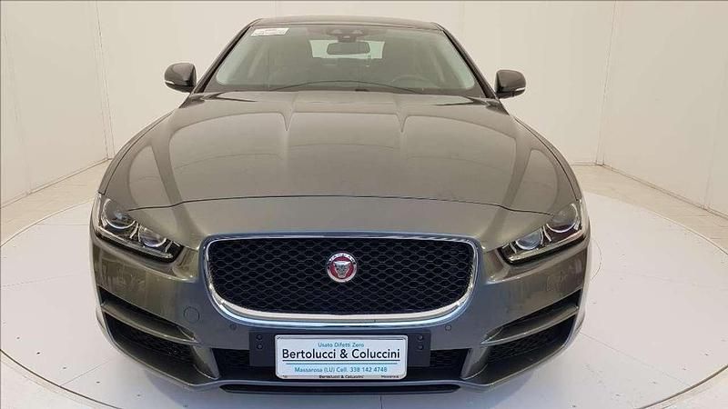 Usata Jaguar XE Prestige 180 CV (132 kW) 2015 Grigio Berlina