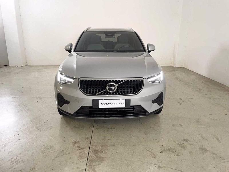 Nuova Volvo XC40 Core 163 CV (119 kW) 2025 Argento metallizzato SUV
