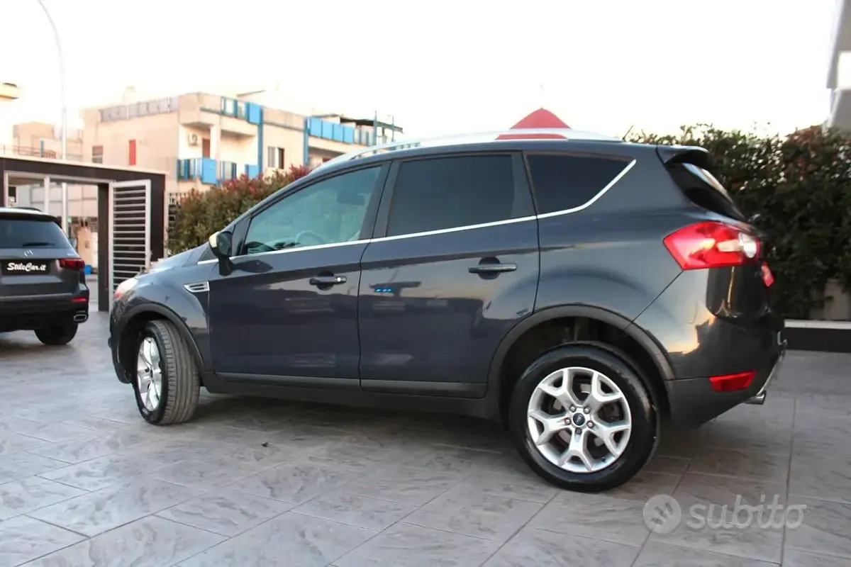 Usata Ford Kuga Titanium 140 CV (102 kW) 2011 Grigio SUV