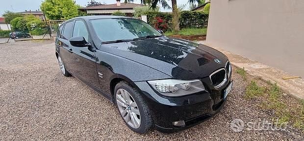 Nero Usata 2011 BMW 320 Station wagon | 9999 € - Immagine 1/4