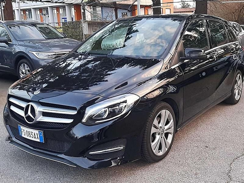 Usata Mercedes B200 Premium 136 CV (100 kW) 2018 Nero Monovolume