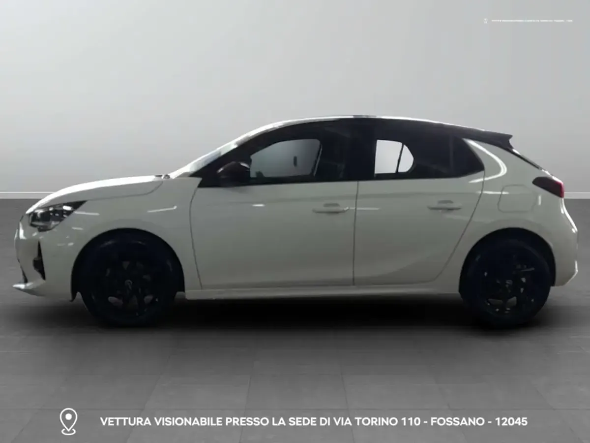 Usata Opel Corsa GS Line 101 CV (74 kW) 2023 0q bianco puro Utilitaria